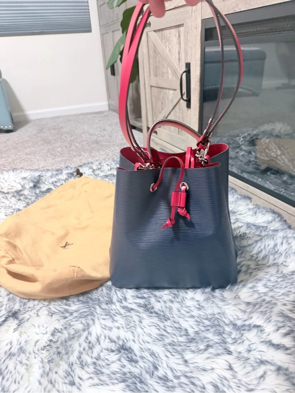 Louis Vuitton NeoNoe BB epi leather navy/red bucket bag